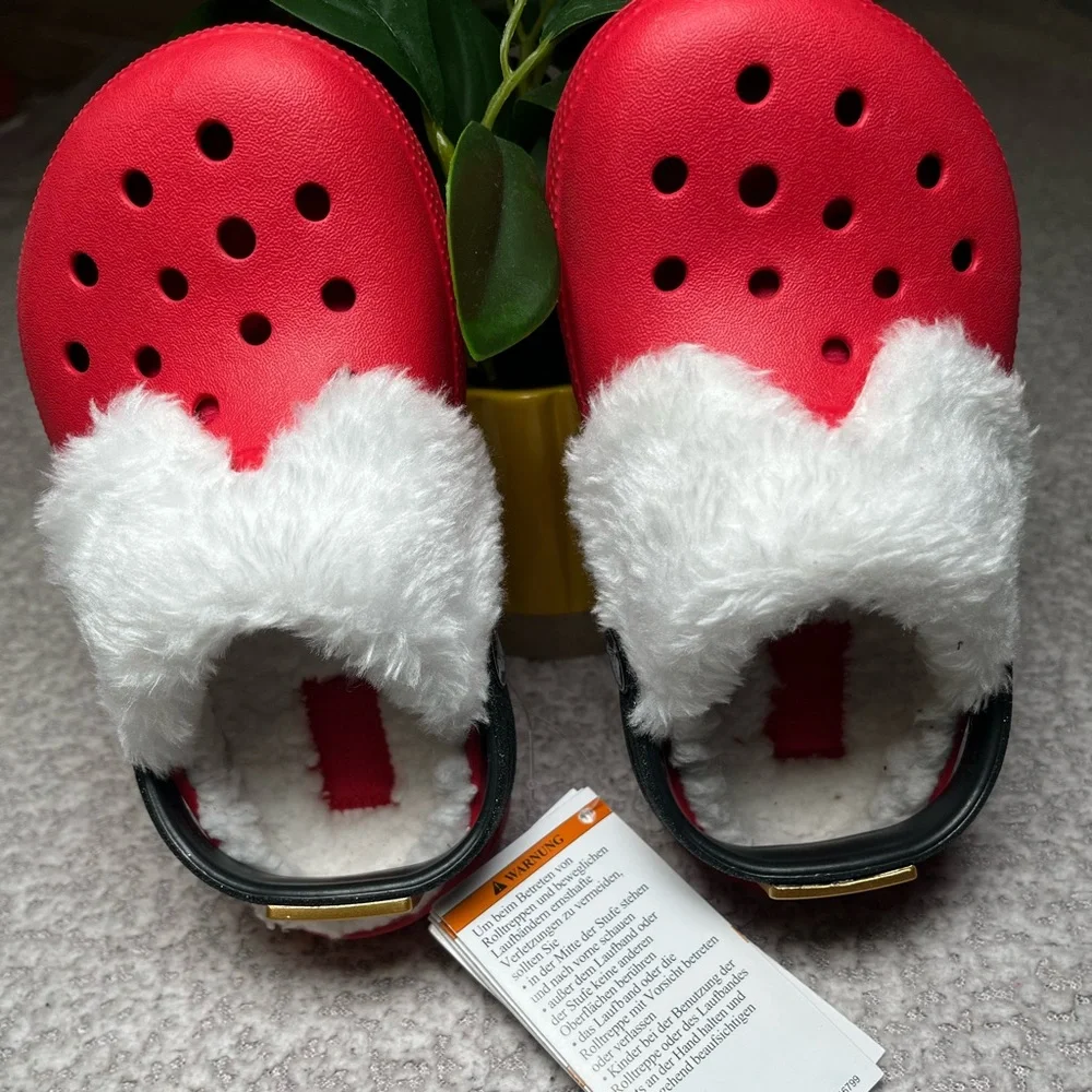 NWT Crocs Kids C8 Classic Lined Holiday Santa Clog Red & White Buckle Back Strap